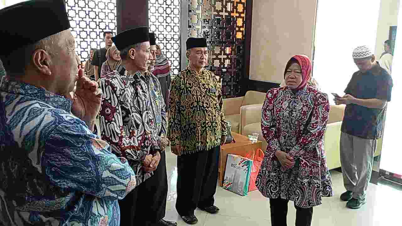 Debat Cagub Pertama, Risma Fokus di Program Pahlawan Ekonomi Hingga Keluhan Masyarakat Jatim