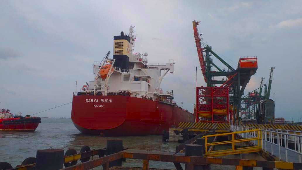 Terminal Teluk Lamong Catatkan Rekor Tercepat Ship To Ship Kapal Curah Kering