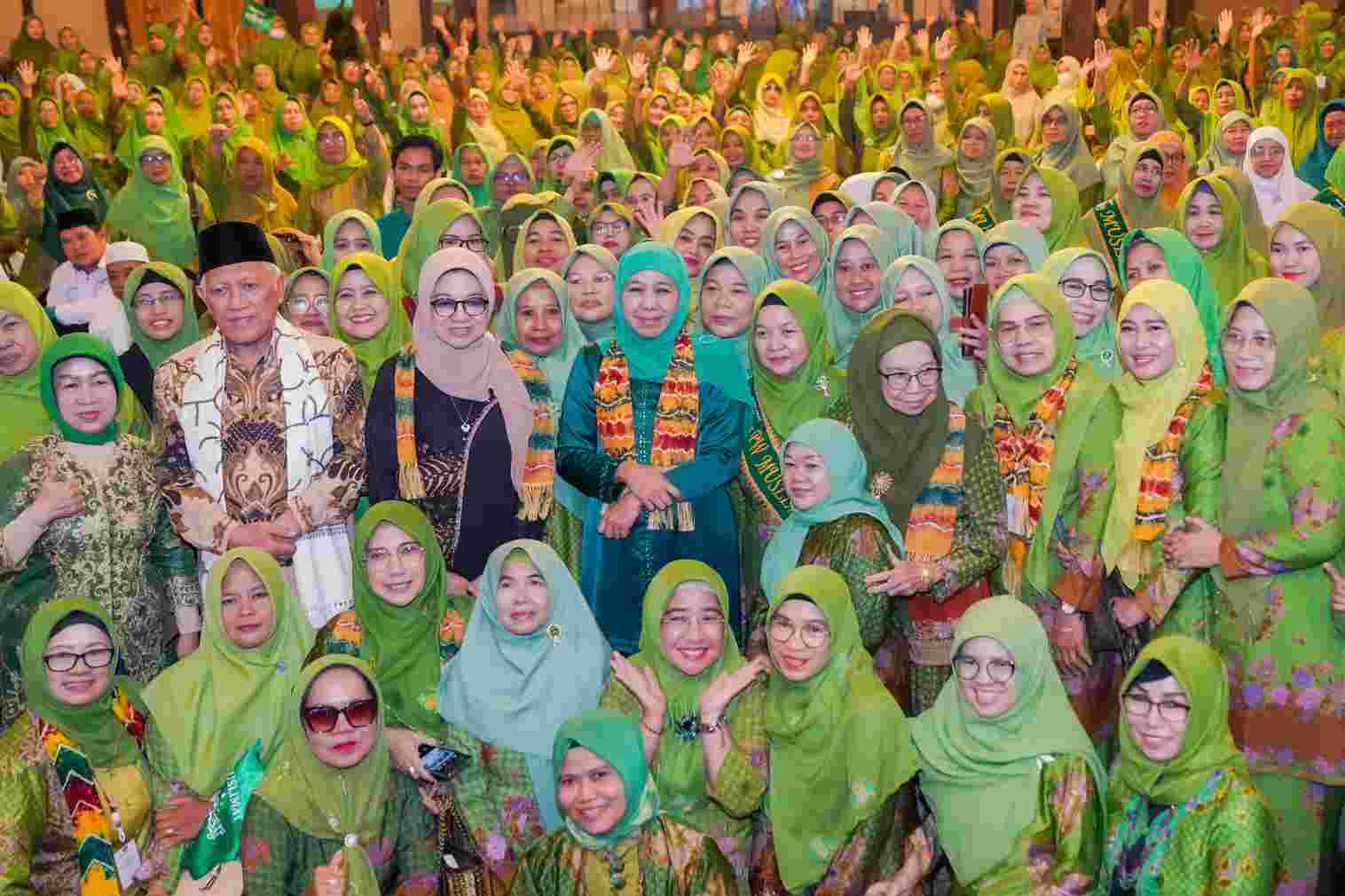 Bedah Buku KHM. Hasyim Asy’ari Pemersatu Umat Islam Karya KH. Abdul Hakim di Banjarmasin, Khofifah Sampailan Pesan Persatuan dan Persaudaraan