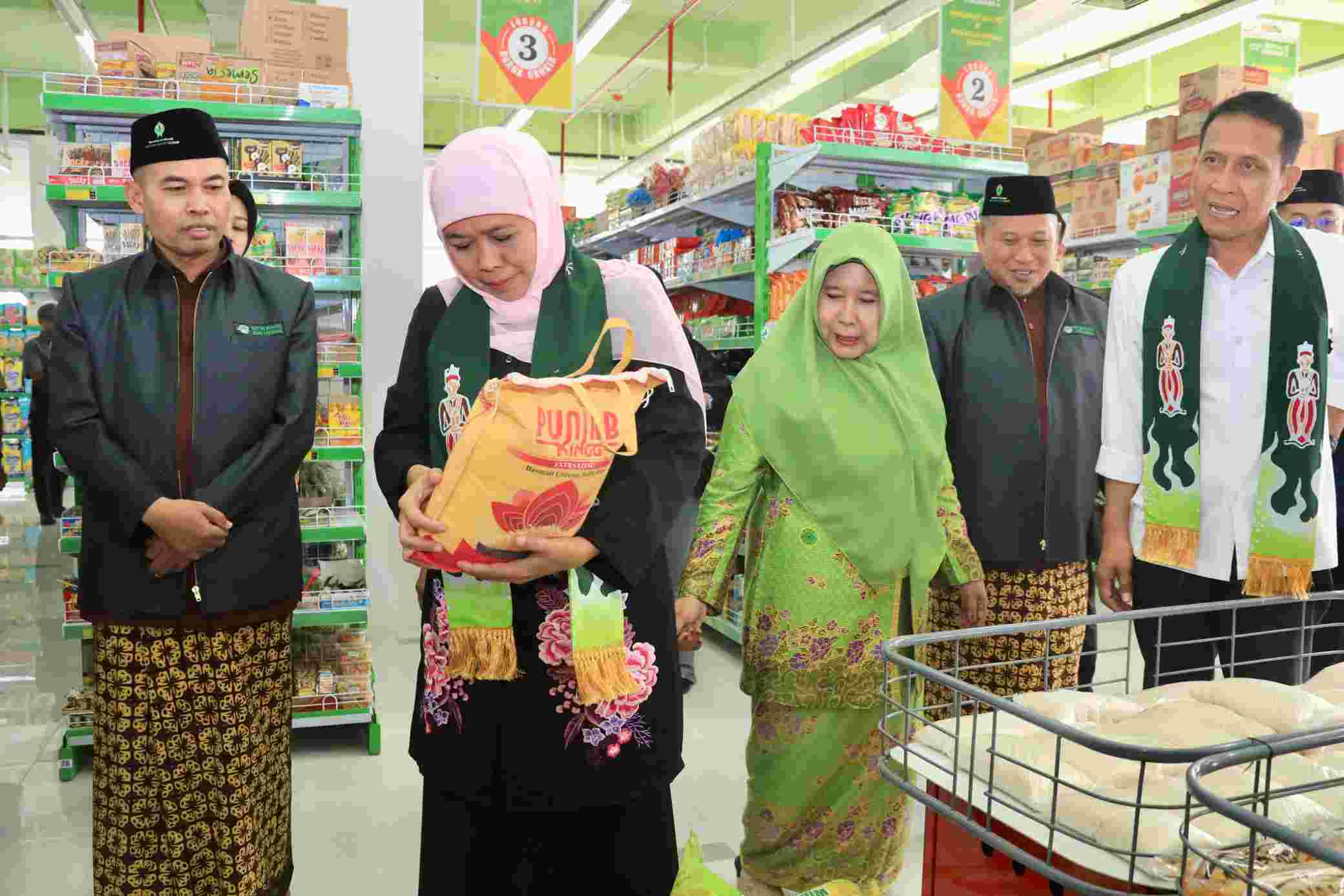 Gubernur Khofifah Sebut BMT NU Ngasem Jadi Referensi Holding Koperasi.