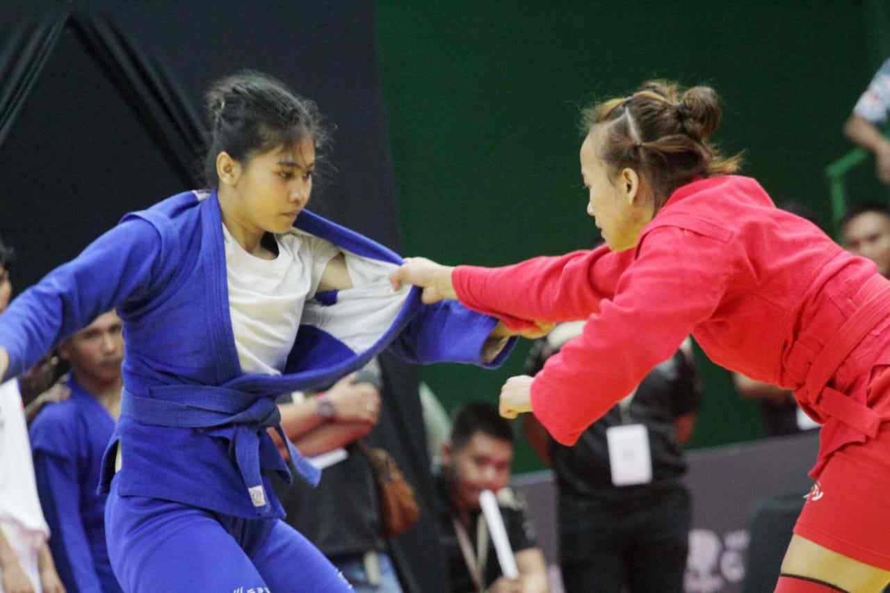 Atlet Sambo Jatim Iin Wijayanti Persembahkan Medali Emas Untuk Jawa Timur.