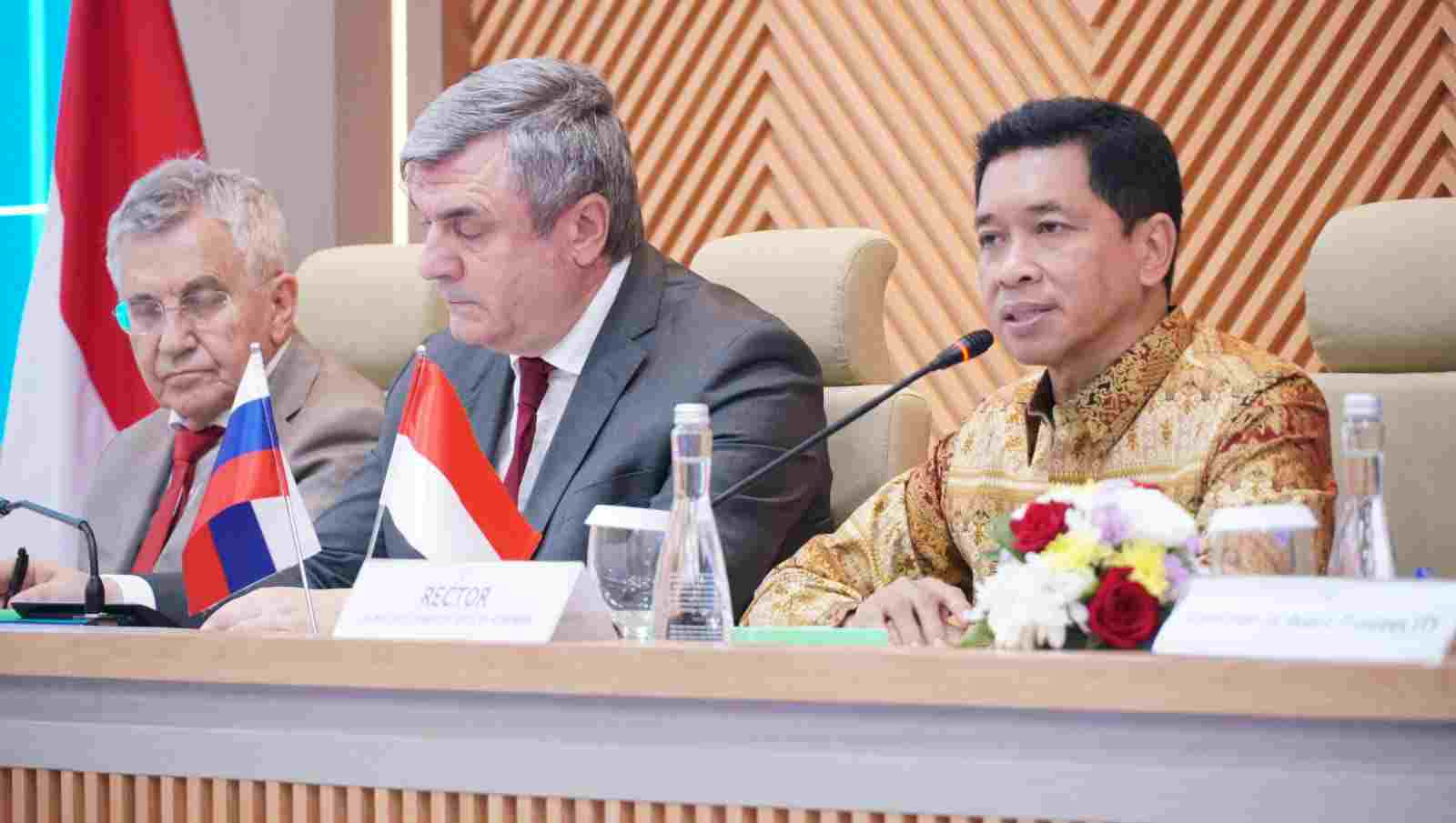 ITS Jajaki Kerjasama Dengan Rusia Kembangkan Kapal Cepat Hydrofoil