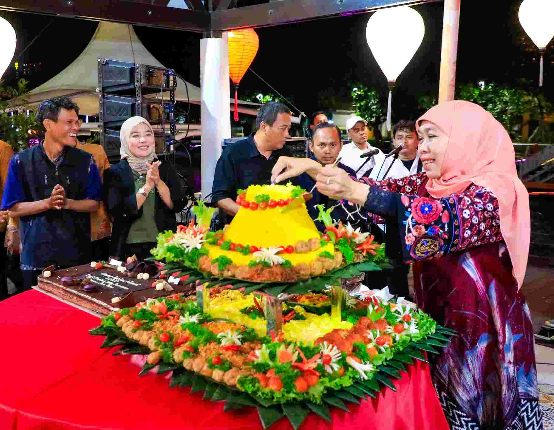 Tumpeng, Pers, Dan Kepedulian Seorang Gubernur Khofifah