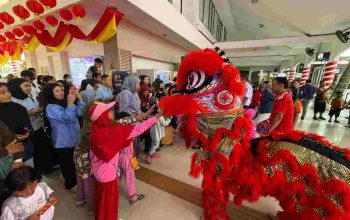 Di Balik Semarak Barongsai, Rel Kereta Mengalirkan Hoki Imlek