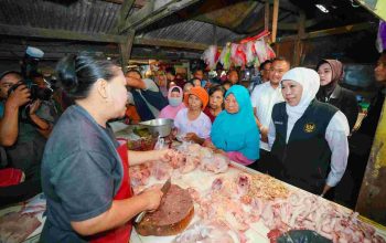 Gubernur Khofifah Turun Langsung ke Pasar, Pastikan Stok Aman dan Harga Bapok Terkendali Jelang Ramadhan