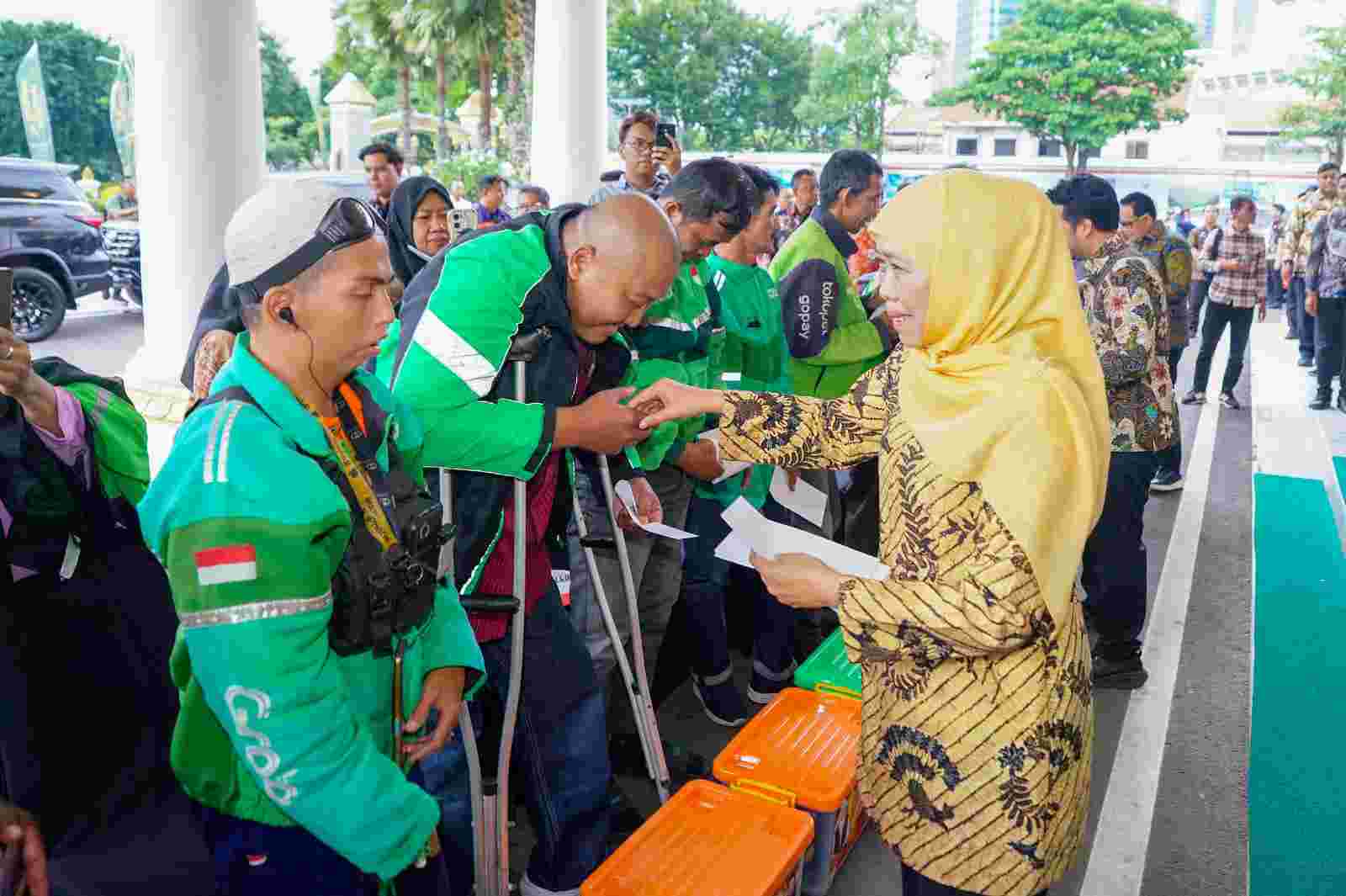 Setahun Mengabdi, Menyapa Dari Hati: Kisah Hangat Di Balik Pintu Grahadi