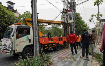 Pemkot Surabaya Sikat Kabel FO Ilegal, Operasi Penertiban Digelar Bertahap