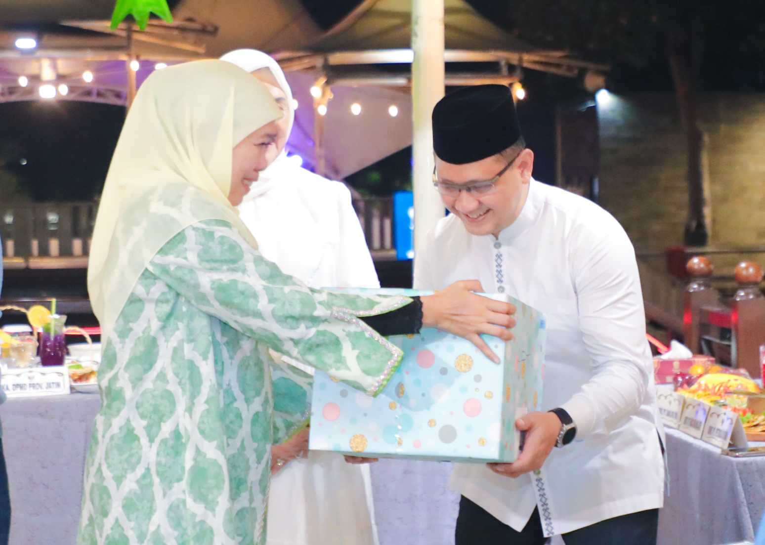 Hangatnya Malam 29 Ramadhan di Grahadi: Doa, Kebersamaan, dan Olahan Bandeng