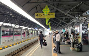 Hari Pertama Lebaran 2026: 50 Perjalanan Disiagakan, Stasiun Surabaya Gubeng Dipadati Penumpang
