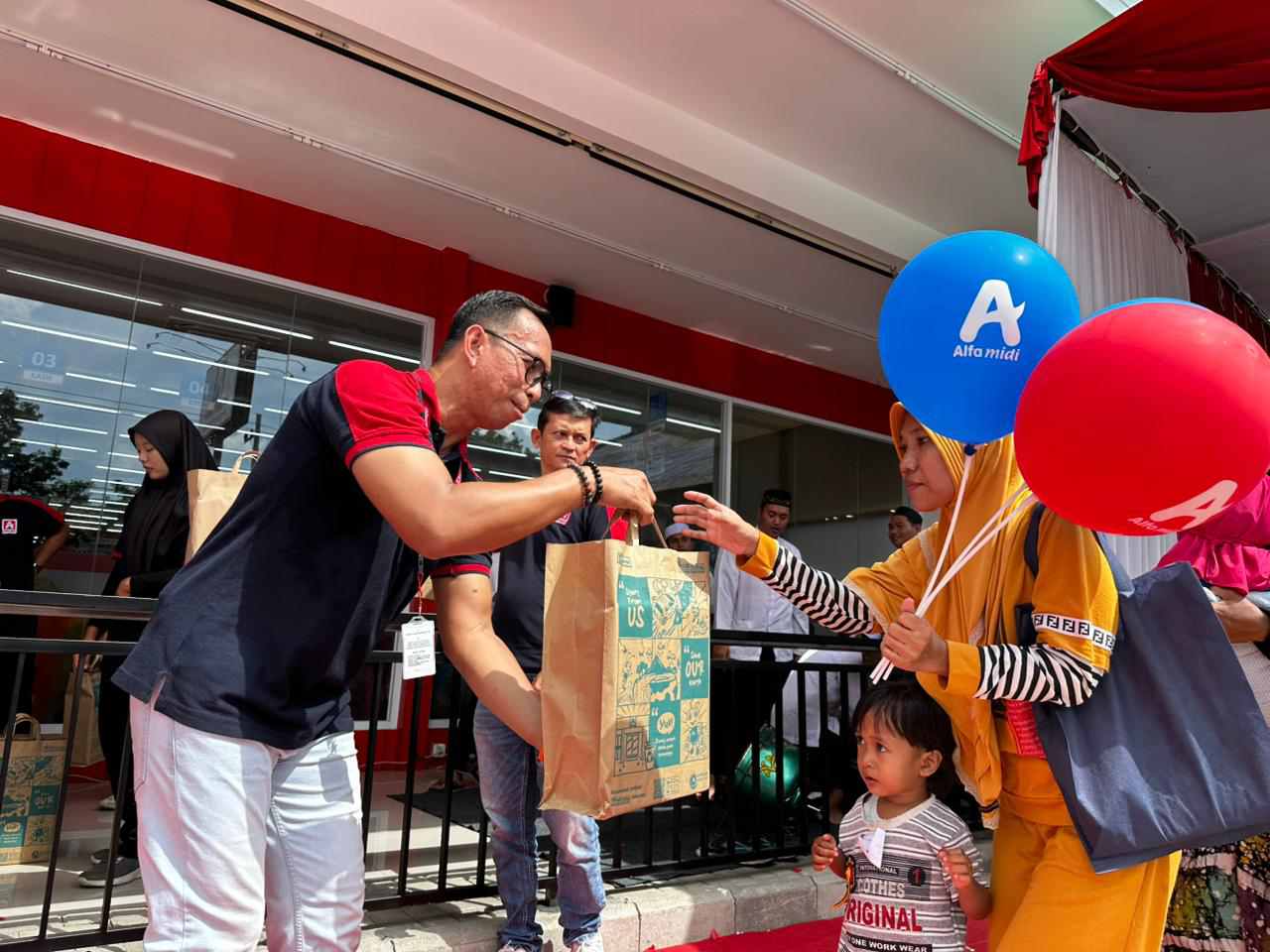 Alfamidi Salurkan 3.000 Telur untuk Anak Terindikasi Stunting di Kota Pasuruan