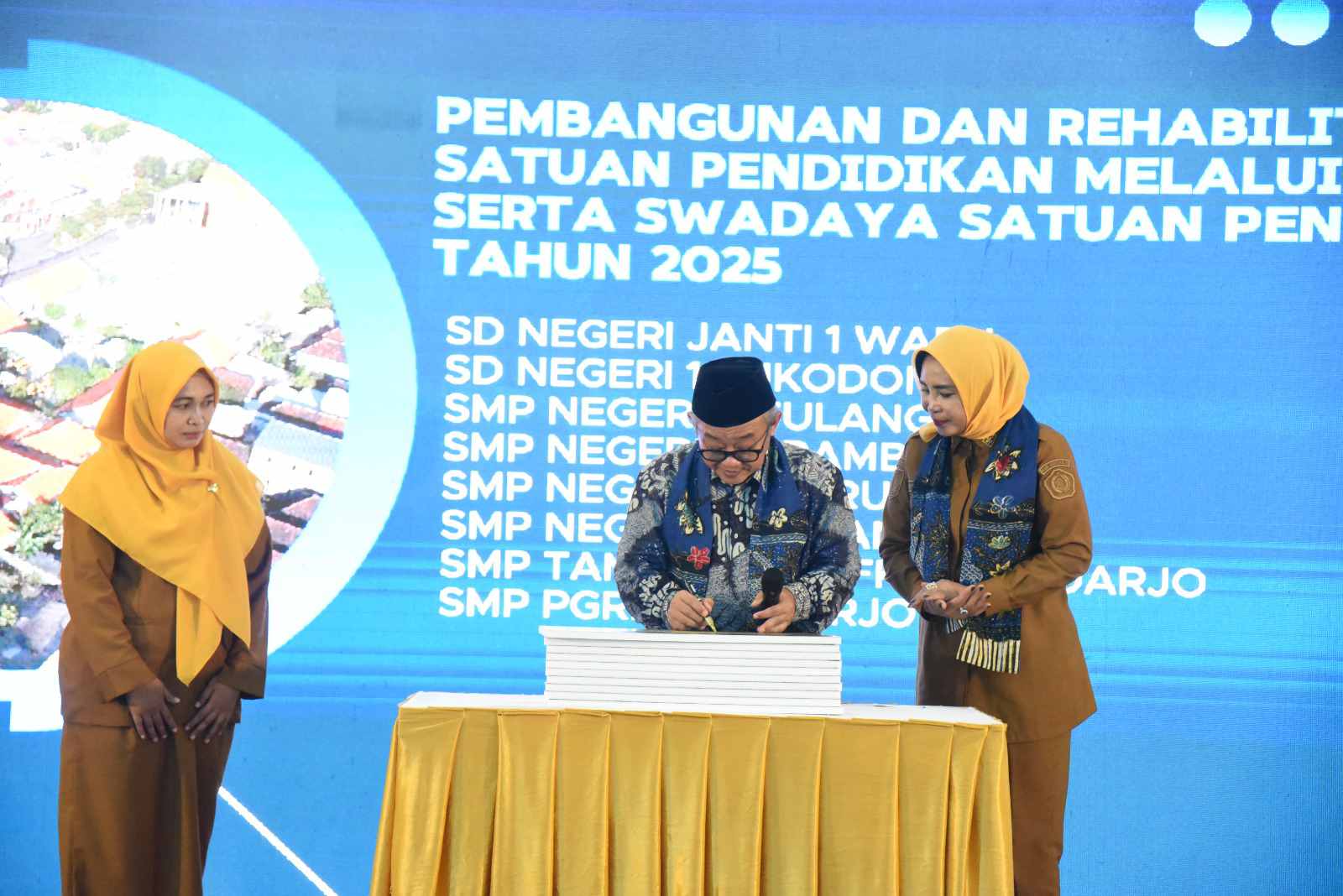 45 Sekolah di Sidoarjo Direvitalisasi, 1.577 Smartboard Dukung Digitalisasi Pendidikan