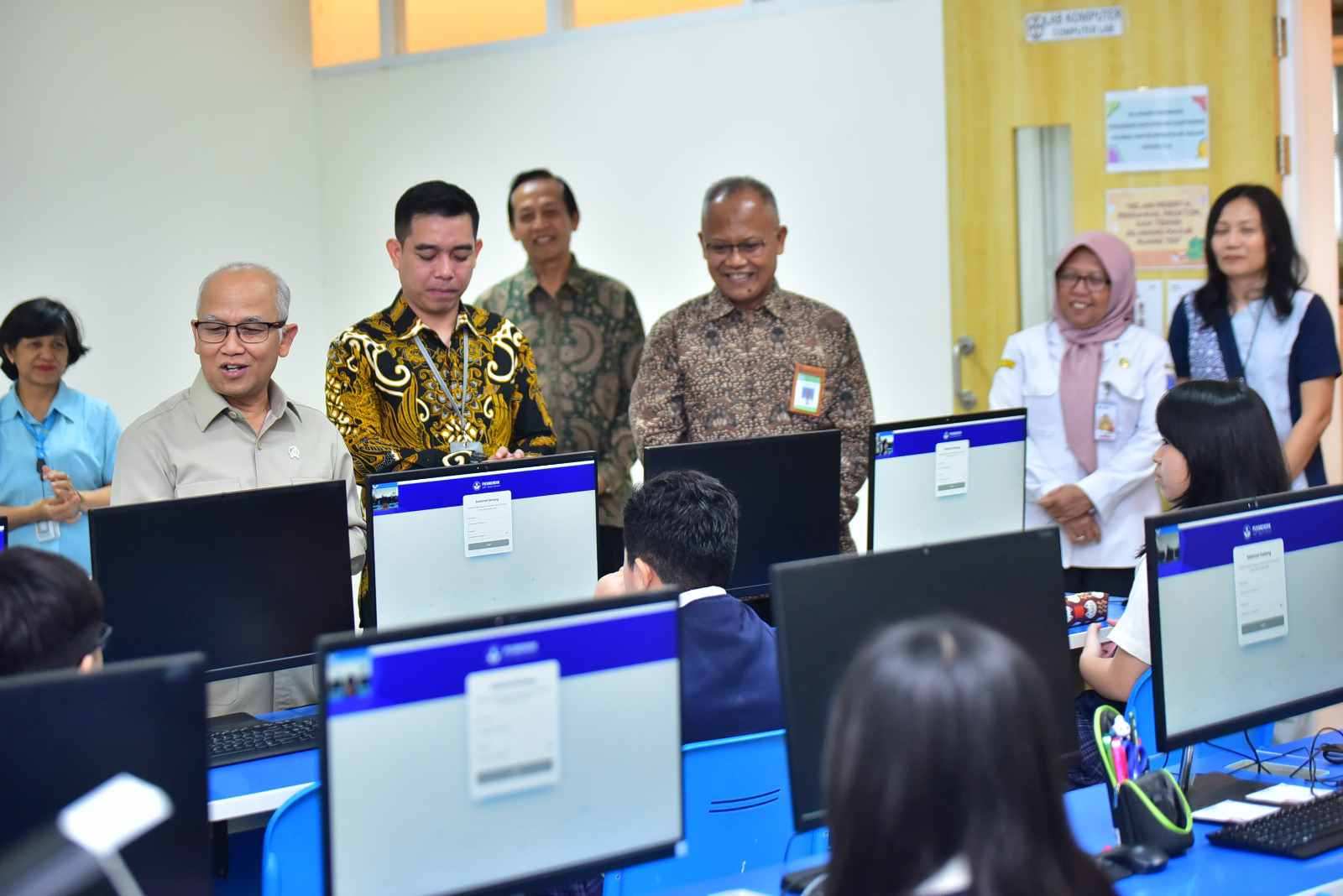 Wamendikdasmen Tinjau TKA Jenjang SD di Surabaya, Pemkot Pastikan Pelaksanaan Berjalan Optimal