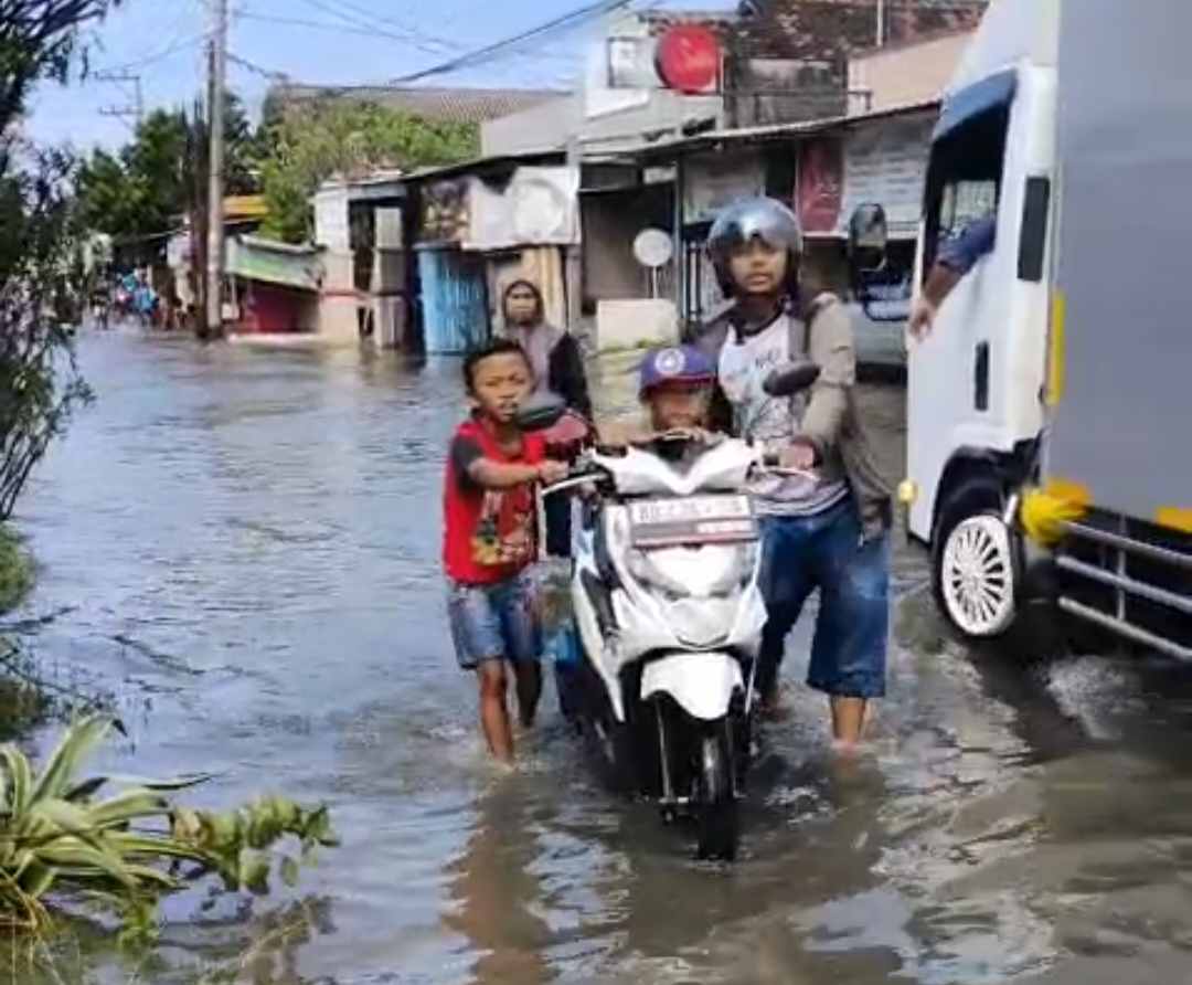 Saat Banjir Mengancam, Kisah Endang Dan Hujan Yang Mengusik 25 Tahun Ketenangan