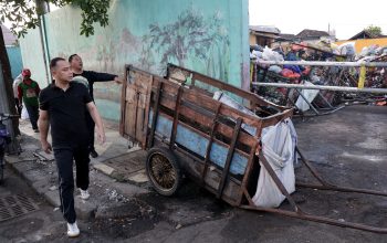 Pemkot Surabaya Atur Jadwal Angkut Sampah, Gerobak Dilarang Parkir di TPS