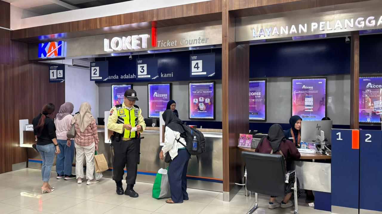 KA Tetap Ngebut, Long Weekend May Day Diserbu Penumpang dari Surabaya