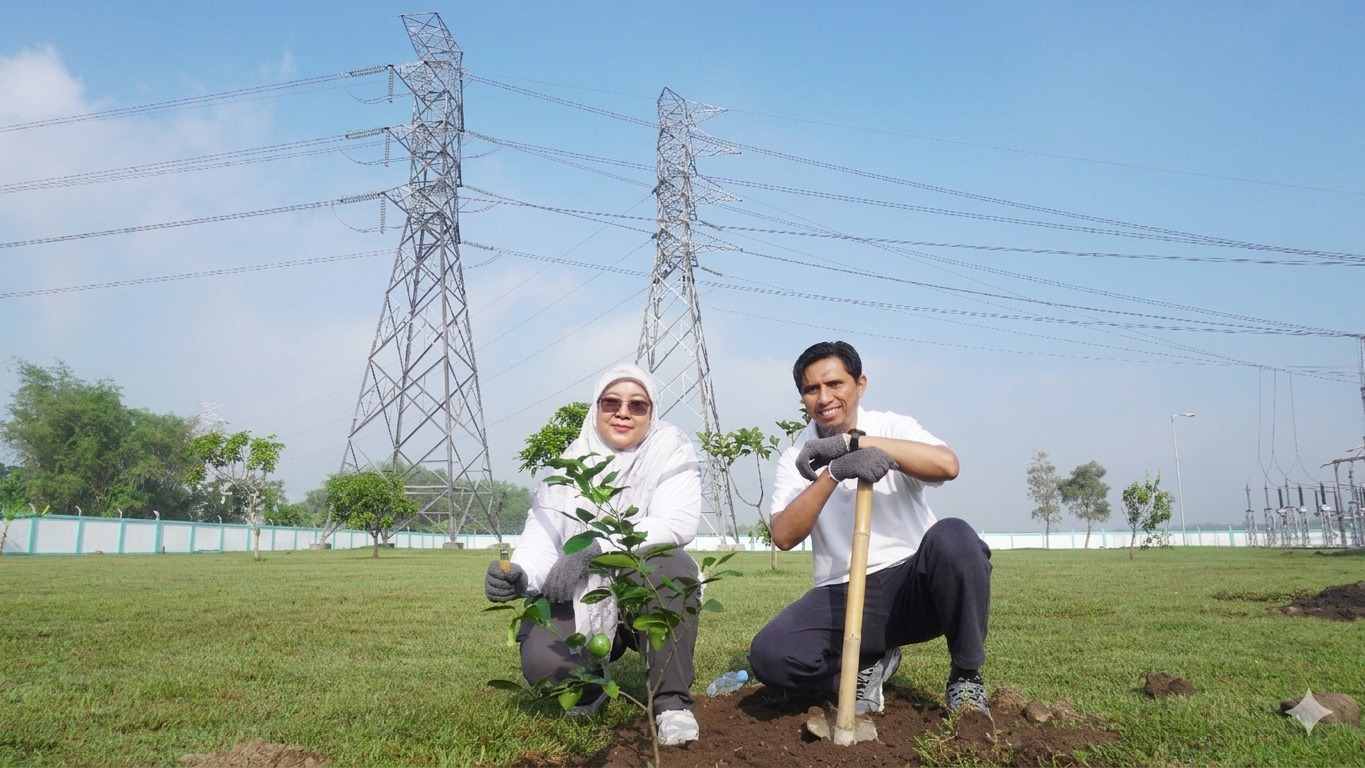 Hijaukan Gardu Induk, PLN UIT JBM Rayakan Hari Bumi Dengan Aksi Nyata