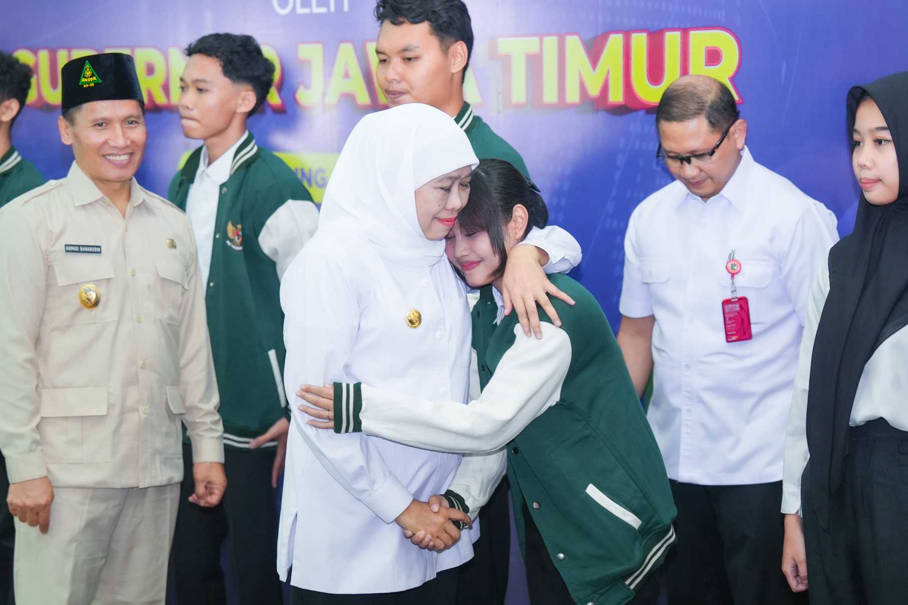 Gubernur Khofifah Lepas 1.790 Siswa dan Alumni SMK Jatim ke Luar Negeri, Bukti SDM Vokasi Siap Go Global