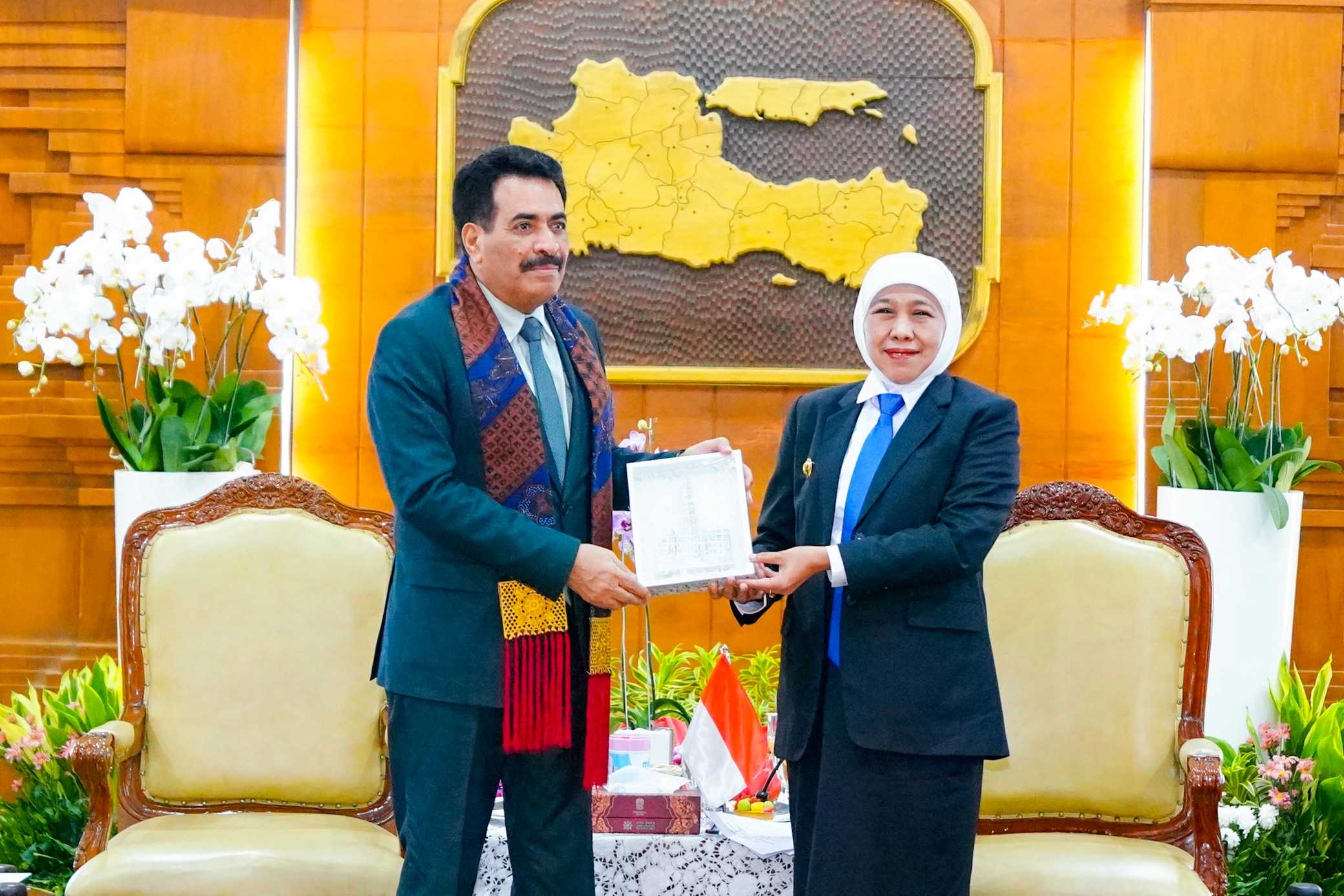Gubernur Khofifah Sambut Duta Besar Yaman, Bahas Kerjasama Strategis Pendidikan, Perdagangan, dan Budaya