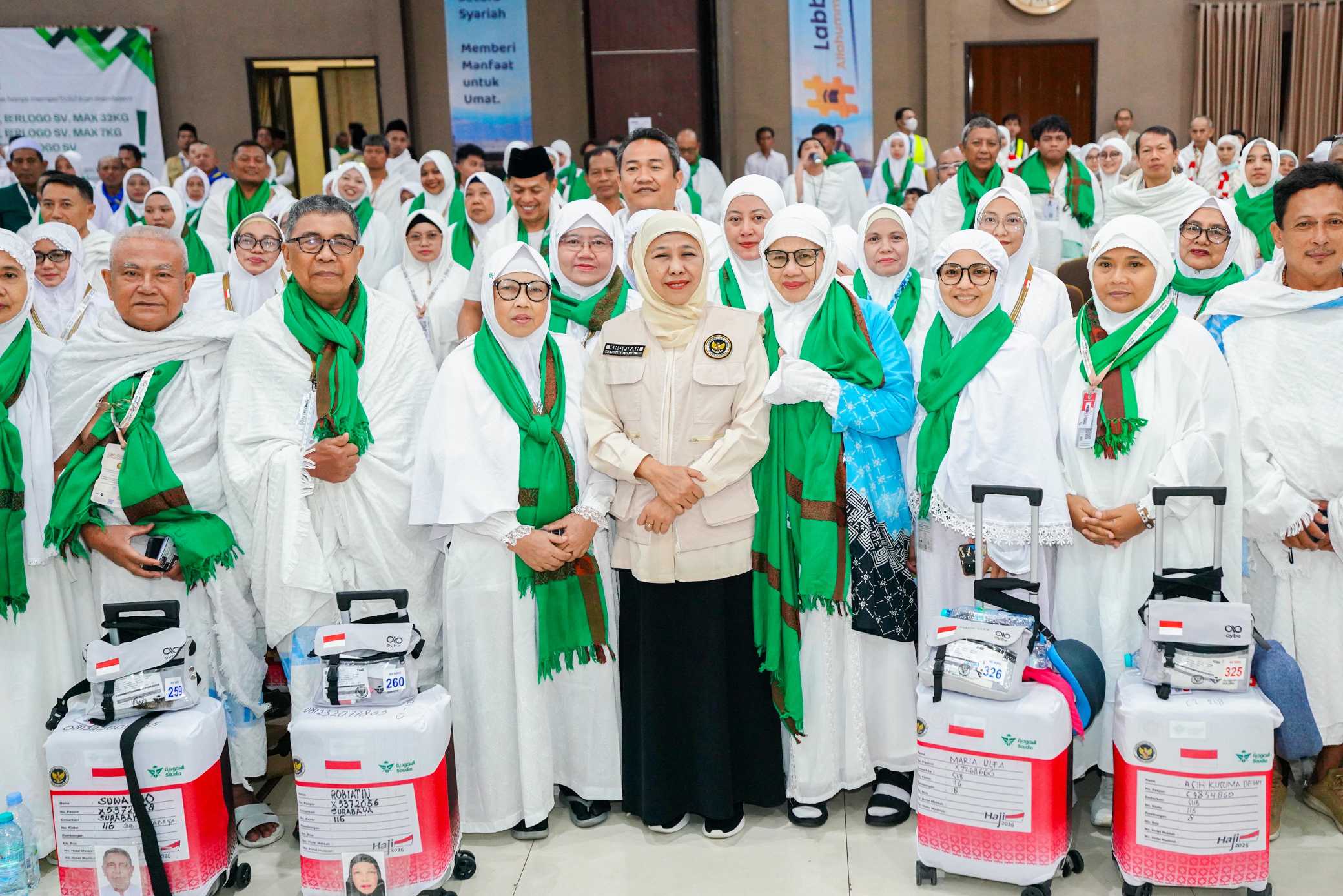 Kloter Terakhir Embarkasi Surabaya Dilepas, Gubernur Khofifah Titip Pesan Jaga Kesehatan dan Kekhusyukan Ibadah