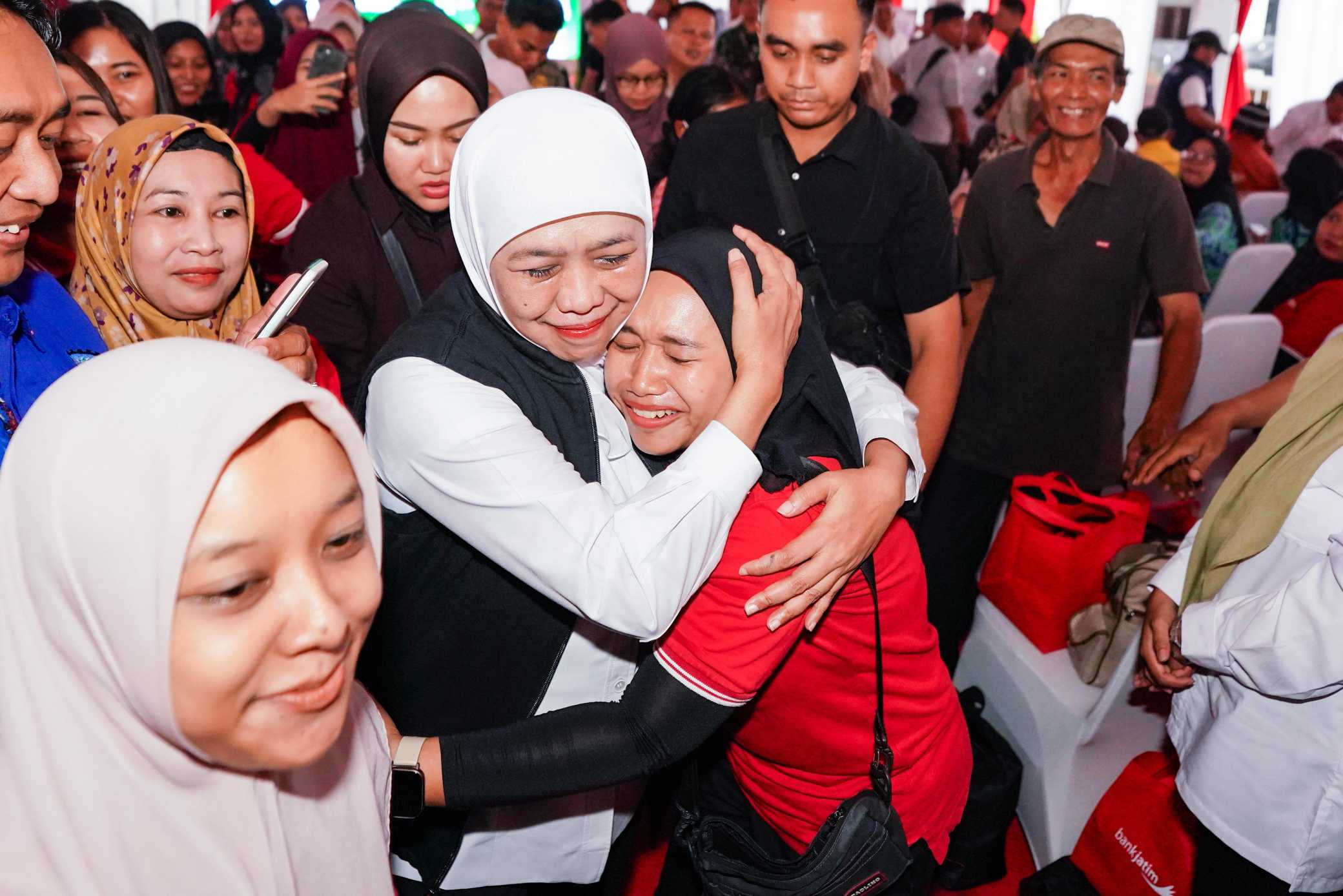 Gubernur Khofifah Kucurkan Rp1,8 Miliar Untuk Warga Kediri, Dorong Kemandirian dan Perlindungan Sosial Masyarakat Rentan