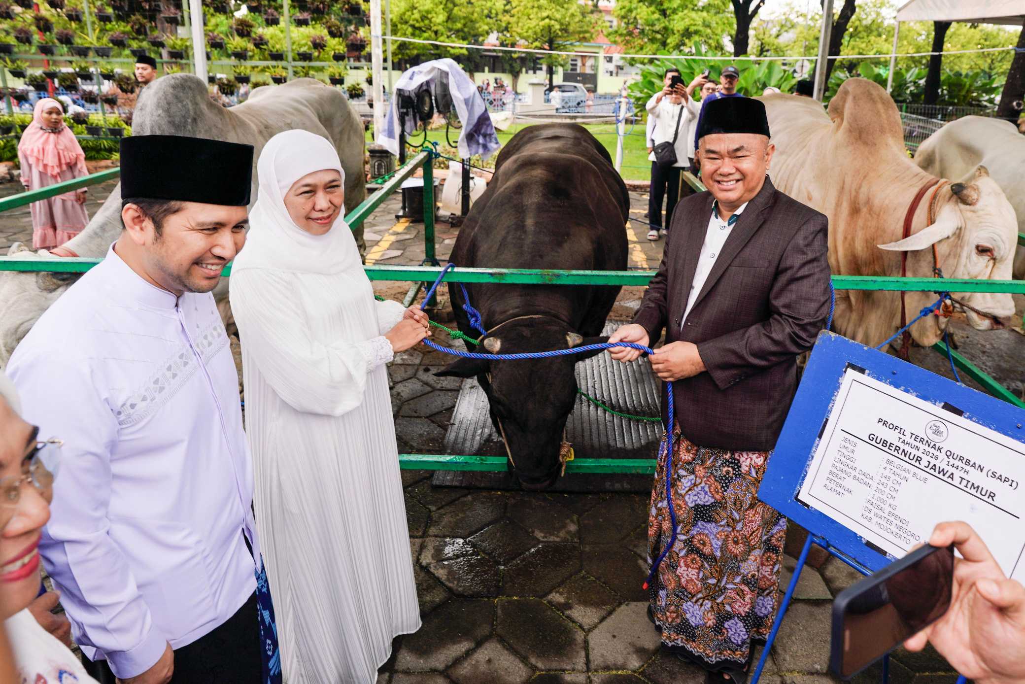 Gubernur Khofifah dan Wagub Emil Dardak Salat Idul Adha Bersama di Masjid Nasional Al Akbar Surabaya