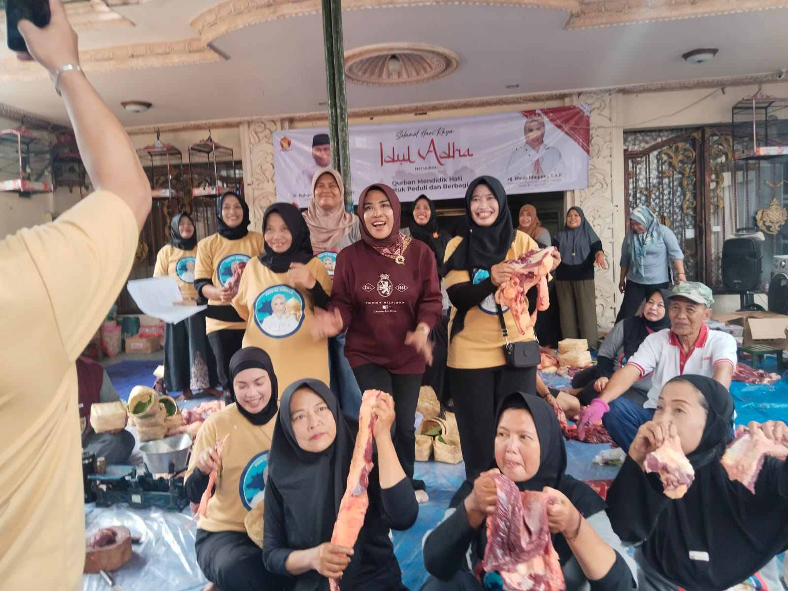Tujuh Sapi Kurban Wabup Mimik Idayana Dibagikan Untuk 4.000 Warga