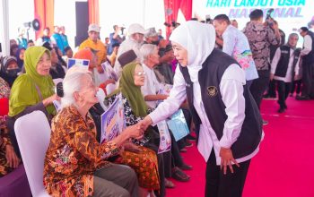 HLUN 2026 di Jatim Penuh Kehangatan, Gubernur Khofifah Ajak Masyarakat Bahagiakan Lansia