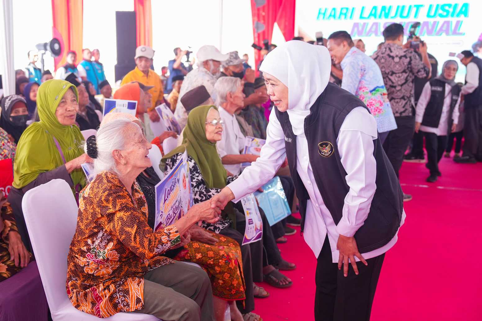 HLUN 2026 di Jatim Penuh Kehangatan, Gubernur Khofifah Ajak Masyarakat Bahagiakan Lansia