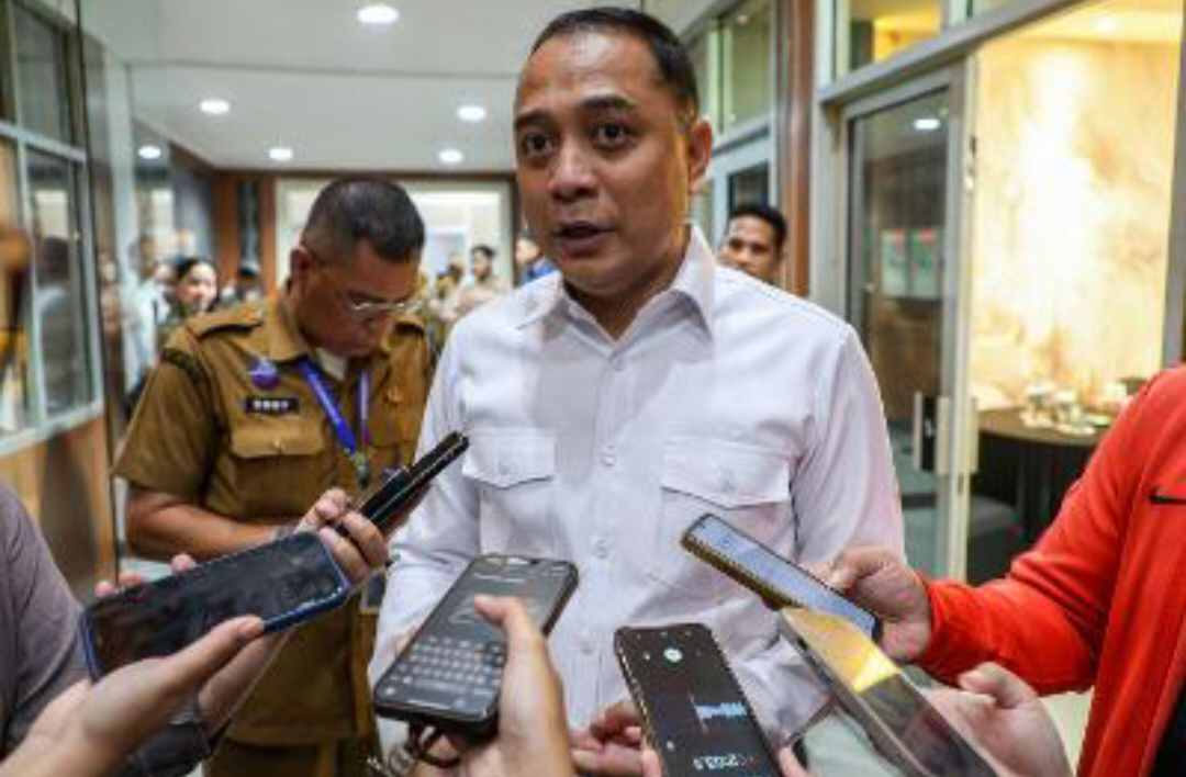 Hotline “Lapor Cak Eri” di Surabaya: Aduan Warga Langsung Ditindaklanjuti, dari Jalan Rusak hingga Curhat Rumah Tangga