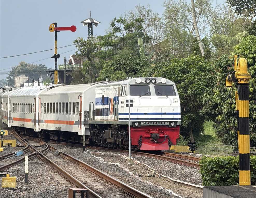KA Tujuan Surabaya dan Malang Molor Akibat Gangguan Pasarsenen, KAI Minta Maaf