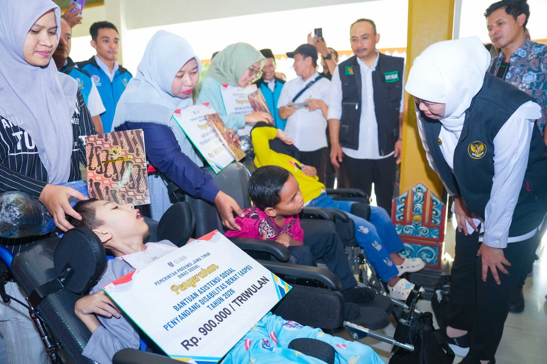 Gubernur Khofifah Gelontorkan Bantuan Rp32,16 Miliar Untuk Warga Ngawi, Perkuat Daya Beli hingga Kemandirian Desa