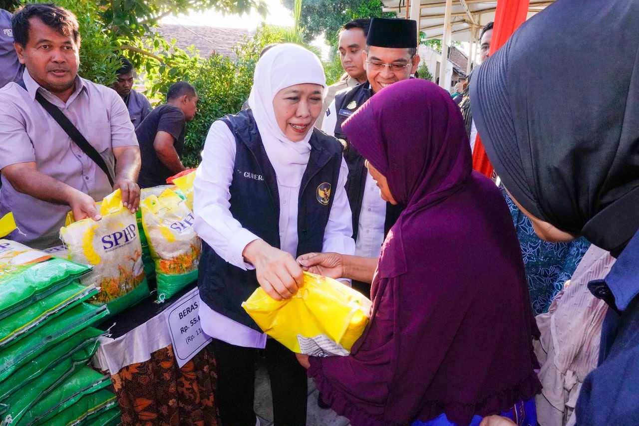 Gubernur Khofifah Gelar Pasar Murah di Probolinggo, Warga Serbu Bahan Pokok Murah, Inflasi Dijaga Daya Beli Diperkuat