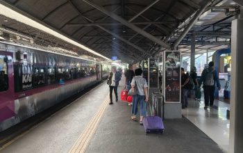 Nonton Piala Dunia Sambil Menunggu Kereta? Kini Bisa di Tiga Stasiun Besar Jatim