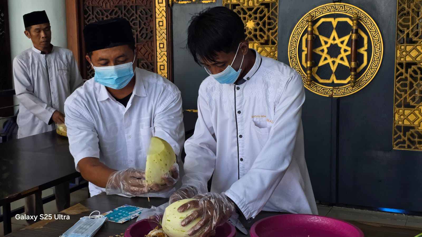 Dari Mimbar ke Kebun Melon, Masjid Al-Akbar Berbagi Manisnya Kebersamaan