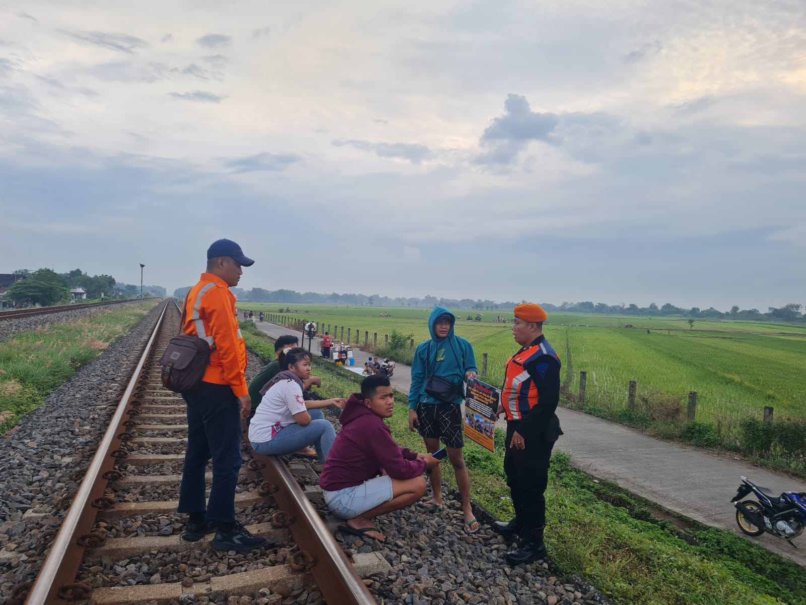 Libur Sekolah Dimulai, KAI Daop 8 Surabaya Tegas: Rel Kereta Bukan Arena Bermain, Nyawa Taruhannya