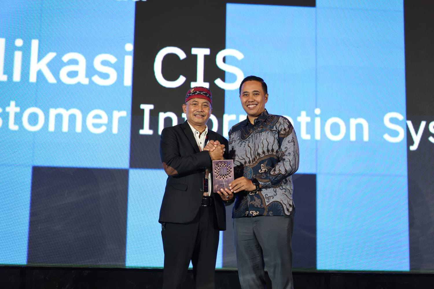 Banggakan Surabaya! PAM Surya Sembada Sabet Penghargaan Nasional Berkat Layanan Berbasis Data