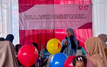 Gelar Posyandu Massal, Alfamidi Edukasi Ratusan Ibu Pasuruan Soal Pola Asuh Positif