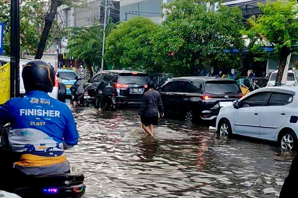 Hujan Deras dan Pasang Laut Picu Genangan, DSDABM Surabaya Optimalkan Rumah Pompa