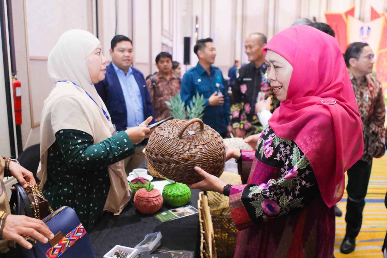 Gubernur Khofifah Pimpin Misi Dagang Jatim–Riau, Komitmen Transaksi Tembus Rp1,06 Triliun