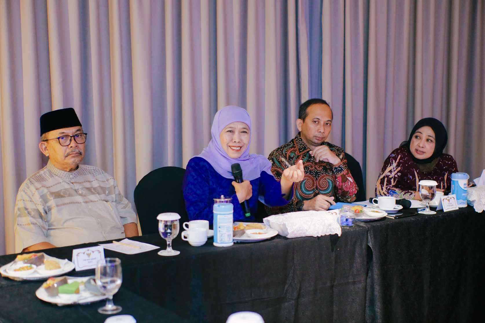 Gubernur Khofifah Bakar Semangat Alumni UNAIR Riau Lewat ‘Silaturahmi Ide’
