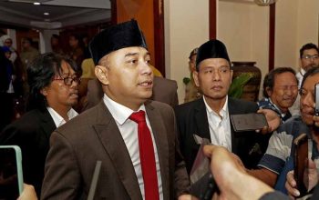 Wali Kota Eri Respons Rencana Pengembalian Stempel RT/RW Tambak Wedi: Kalau Tutupi Kesalahan, Akan Diproses