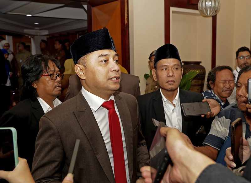 Wali Kota Eri Respons Rencana Pengembalian Stempel RT/RW Tambak Wedi: Kalau Tutupi Kesalahan, Akan Diproses