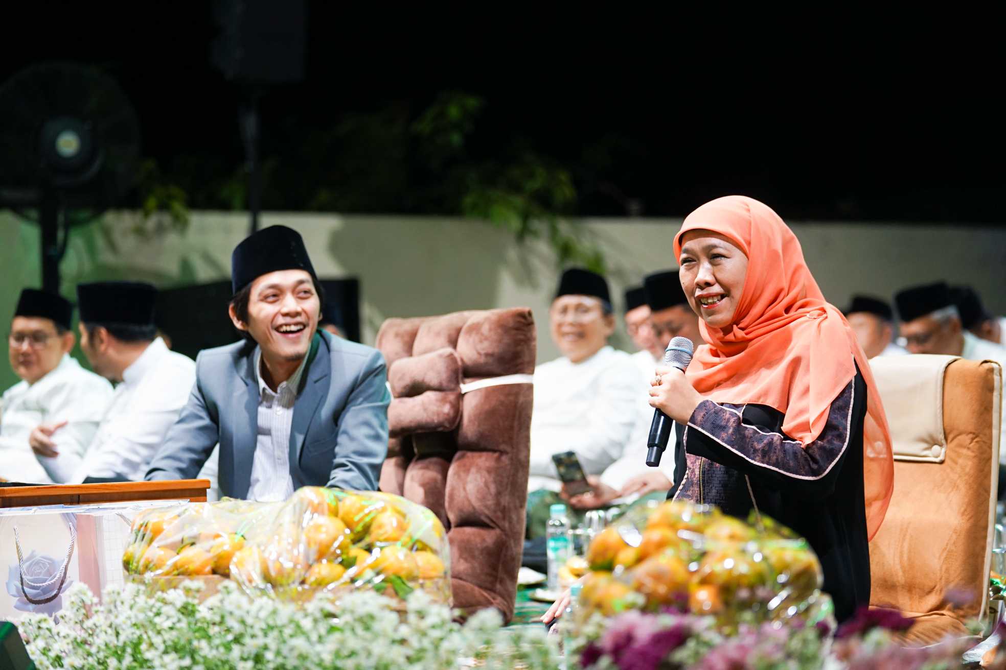 Gubernur Khofifah Dan Ribuan Masyarakat Bersholawat Bareng Gus Iqdam, Perkuat Ikhtiar Spiritual Wujudkan Keberkahan Jawa Timur