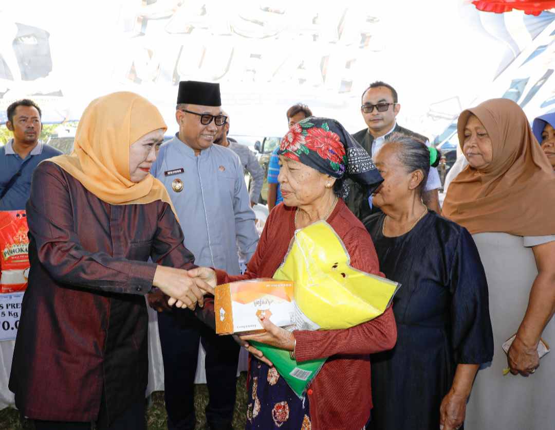Saat Pasar Murah Gubernur Khofifah Menyapa Banyuwangi: Ringankan Beban Dapur, Geliatkan Ekonomi Warga