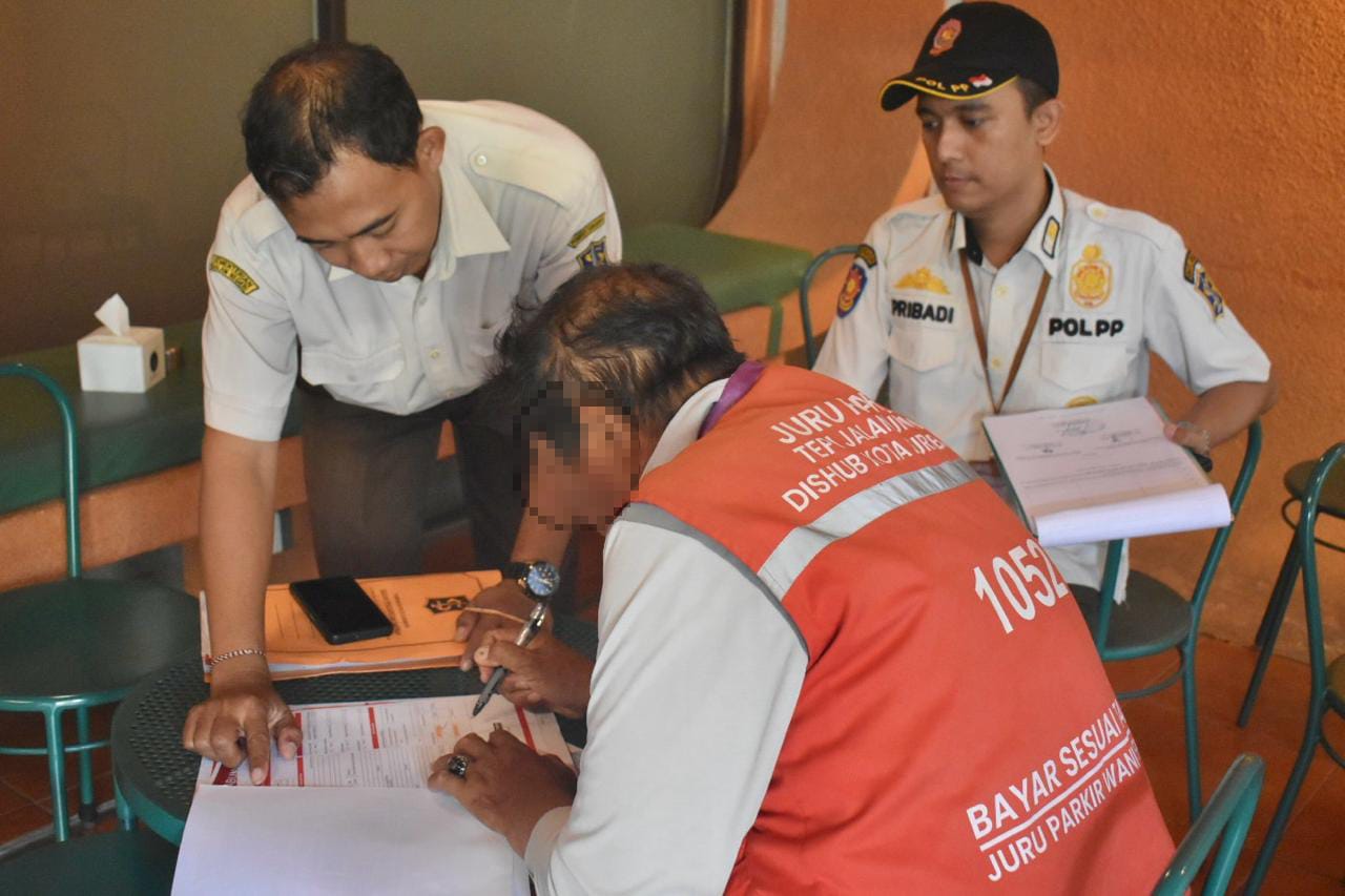 Pemkot Surabaya Tertibkan 63 Titik Parkir Liar dan Non-Digital, Langkah Tegas Tegakkan Perda