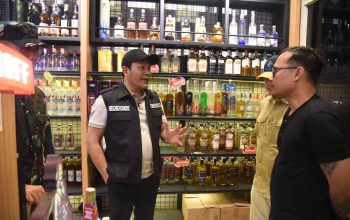 Tak Ada Ampun! Bupati Subandi Tutup Tiga Toko Miras Nakal, Ratusan Botol Disita