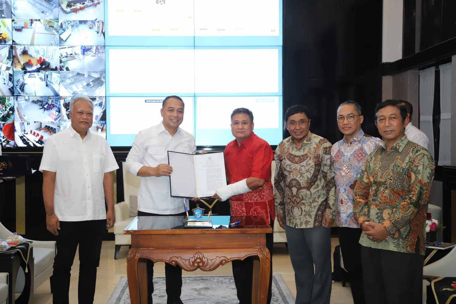 Wali Kota Eri Minta Direksi PAM Surya Sembada Percepat Aliran Air Bersih hingga ke Kampung