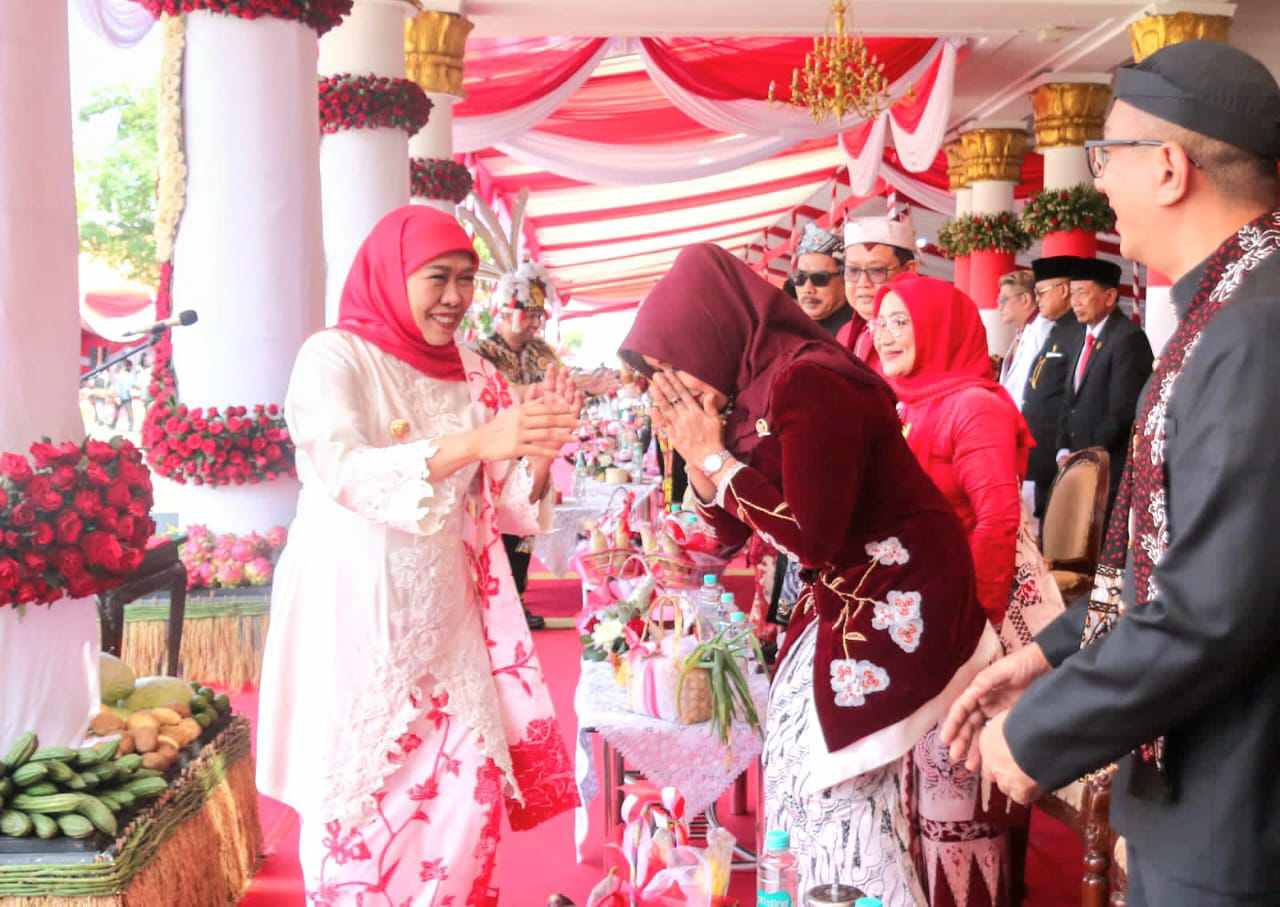 HUT ke-81 RI di Grahadi Meriah, Gubernur Khofifah Tekankan Kedaulatan dan Kepedulian