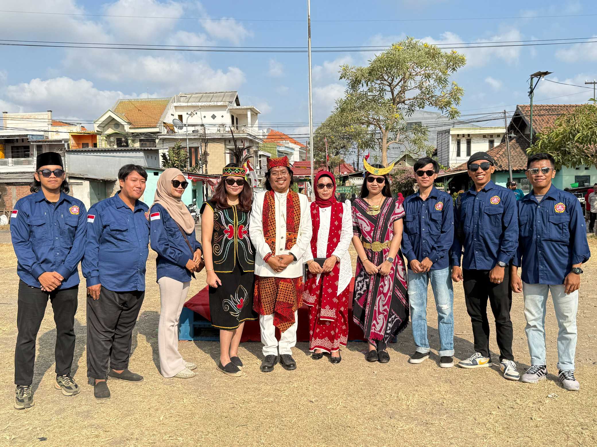 Semangat Pahlawan di Pelosok Kampung: Warga Surabaya Gelar Upacara Kemerdekaan Tradisional dan Penuh Hikmat