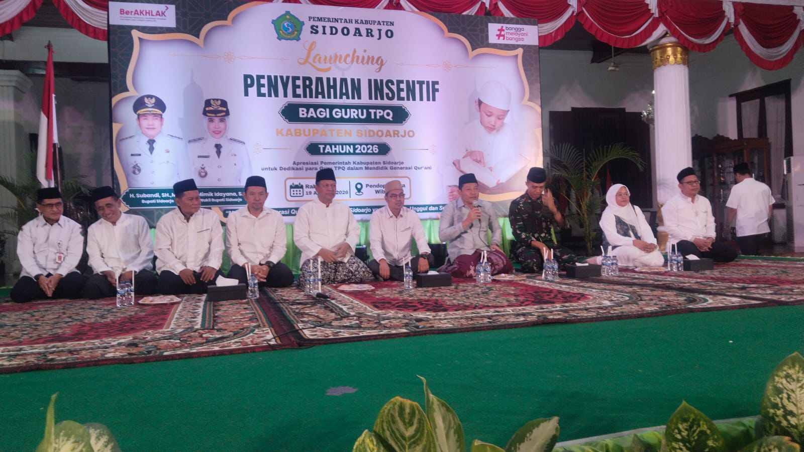 Pemkab Sidoarjo Serahkan Insentif Untuk 5.500 Guru TPQ